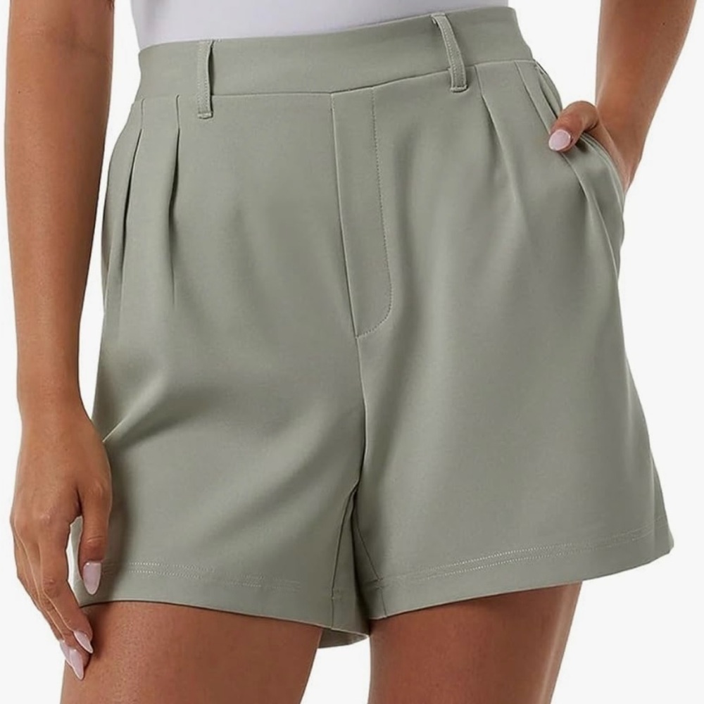 32 Degrees Women's Sage Green Pleated Shorts
